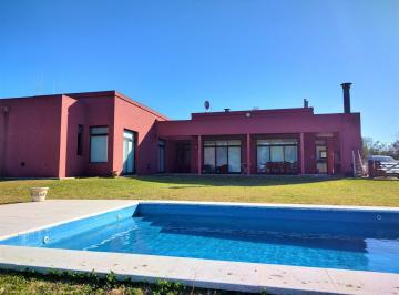Casa · 250m² · 5 Ambientes · 2 Cocheras · Alquiler Casa con Piscina Barrio Cerrado en Campos de Roca I