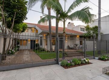 Casa de 5 ambientes, Morón · Venta, Chalet de Categoría, Doble Lote, Villa Sarmiento, 5 Ambientes, 3 Suites, Pileta Climatizada