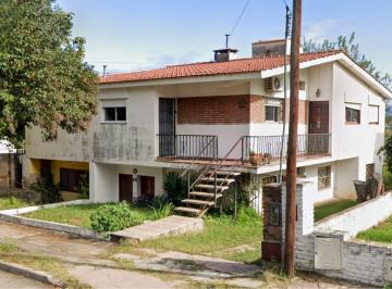 Casa de 8 ambientes, Villa Carlos Paz · Chalet en Block: 3 Unidades. Garage. Parque - Villa Carlos Paz