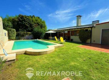 Casa · 170m² · 6 Ambientes · 2 Cocheras · Casa en Venta Gonnet 3 Dorm. Quincho Pileta