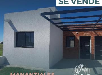 Casa · 53m² · 2 Ambientes · 1 Cochera · Casa de un Dormitorio y Medio en Manantiales