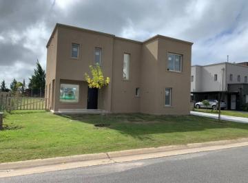 Casa · 180m² · 4 Ambientes · 1 Cochera · Casa en Venta 3 Dorm. en San Gabriel, Villanueva, Tigre