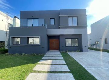 Casa · 220m² · 5 Ambientes · 2 Cocheras · Casa en Venta de 4 Dorm. C/pileta | Suite en Pb y Pa | Barrio Náutico Vila Marina II, Tigre