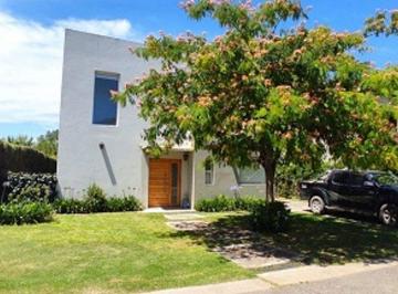 Casa · 100m² · 3 Ambientes · 2 Cocheras · Casa en Alquiler en Los Tilos - La Cañada