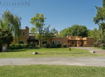 Casa · 292m² · 6 Ambientes · 2 Cocheras · Casa en Venta en La Escondida Apto Credito | Mallmann Propiedades