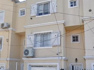 Casa · 86m² · 3 Ambientes · Venta de Triplex en Ezpeleta