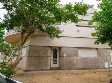 Casa · 224m² · 4 Ambientes · 2 Cocheras · Casa en Venta a m de La Costanera
