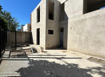 Casa de 3 ambientes, La Plata · Redefine El Concepto de Hogar con Esta Casa a Estrenar de 3 Dorm.