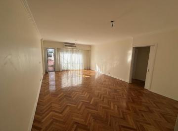 Departamento · 100m² · 4 Ambientes · 1 Cochera · Departamento con Enorme Patio y Cochera, Parque Rivadavia