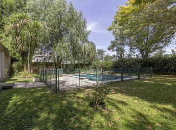 Casa · 130m² · 4 Ambientes · 3 Cocheras · Casa en Los Troncos