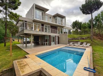 Casa · 229m² · 4 Ambientes · 3 Cocheras · Venta de Casa con 4 Amb Parque y Pileta - Barrio Privado Villa Robles