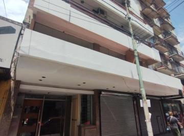 Departamento · 176m² · 4 Ambientes · 2 Cocheras · Semipiso 5 Ambientes con Doble Cochera y Patio Moron Centro