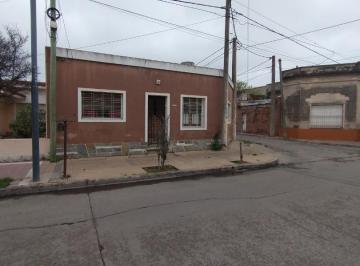 Casa · 250m² · 4 Ambientes · 2 Cocheras · Casa en Venta en San Vicente. Apta Credito.