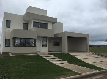 Casa · 310m² · 5 Ambientes · 2 Cocheras · Casa en Venta en El Country Siete Soles. Apta Credito.