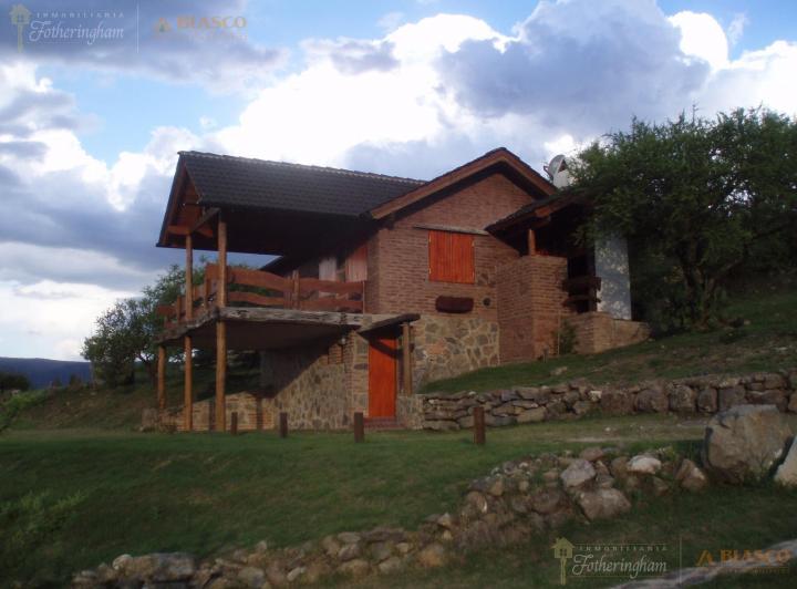 Casa · 242m² · 7 Ambientes · 3 Cocheras