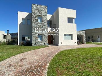 Casa · 170m² · 4 Ambientes · 2 Cocheras · Casa Venta 3 Dorm. Barrio Haras Santa Maria Lote de 612 m² Escobar
