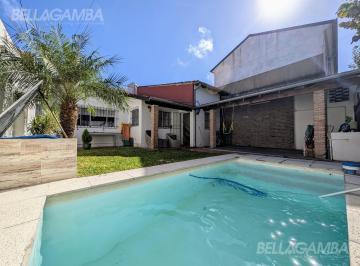 Casa · 135m² · 4 Ambientes · 1 Cochera · Casa Venta Martinez 4 Ambientes Piscina Quincho Cochera
