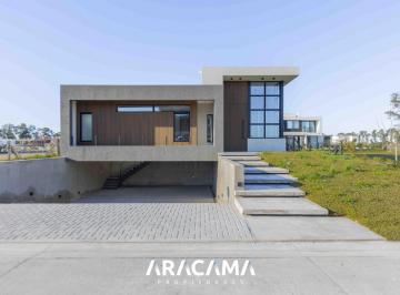 RRA-RR1-1675_2 · Casa en Venta en Canning Chico - Canning
