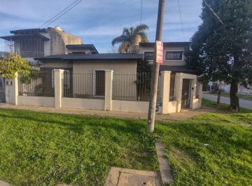 Casa · 161m² · 3 Ambientes · 1 Cochera · Venta Chalet 5 Amb C/cochera en Esquina en Padua