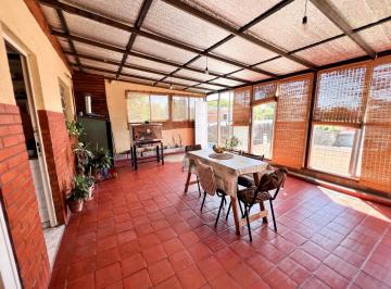 Casa · 250m² · 6 Ambientes · Casa en Bella Vista