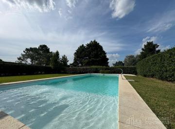 Casa · 338m² · 6 Ambientes · 1 Cochera · Casa en Club de Campo Las Cañuelas