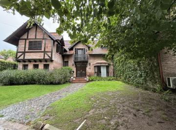 Casa · 280m² · 8 Ambientes · 2 Cocheras · Muy Buena Casa de 4 Dorm. en Venta El Barrio Cerrado Las Barrancas en Lomas de San Isidro