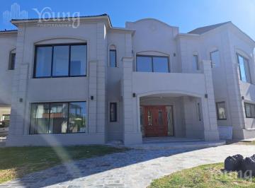 Casa · 334m² · 6 Ambientes · 2 Cocheras · Venta Casa Nuevo Quilmes
