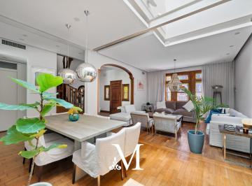 Casa · 330m² · 5 Ambientes · 2 Cocheras · Distinguida Casa en Las Cañitas - Terreno 8.66x24 - 330 m² - Pileta - Jardin - Parrilla