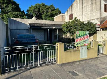 Terreno · 140m² · 4 Ambientes · 5 Cocheras · Casa en Tapiales