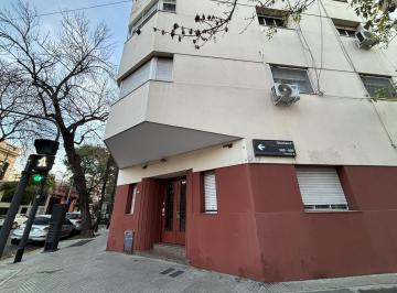Departamento · 60m² · 3 Ambientes · Parque Centenario 3 Amb. Pb Frente Excelente Estado! Aranguren y Otamendi