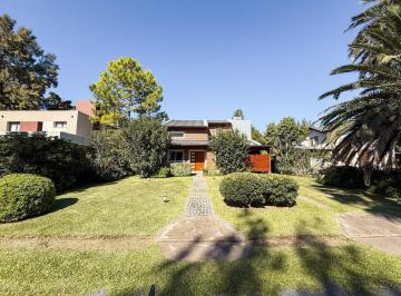 Casa · 140m² · 5 Ambientes · 1 Cochera · Casa en Alquiler Amoblada 3 Dorm. con Pileta en Roldan