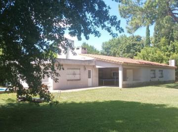 Casa · 280m² · 6 Ambientes · 3 Cocheras · Venta Casa con Piscina en Funes Santa Fe