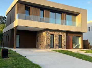 Casa de 6 ambientes, Berazategui · Casa en Barrio Privado Greenville