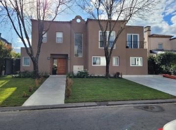 Quinta vacacional · 350m² · 7 Ambientes · Casa Quinta en Alquiler en Santa Barbara, Tigre, G. B. a. Zona Norte