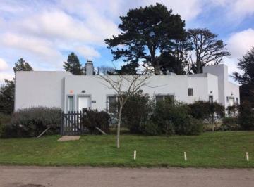 Casa · 160465m² · 4 Ambientes · Chalet con Parque en Sierra de Los Padres
