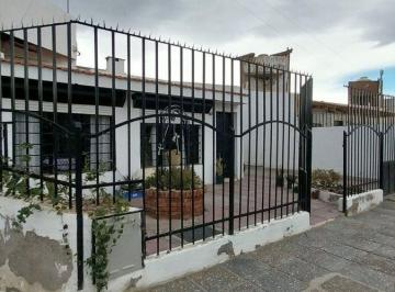 Casa · 147m² · 6 Ambientes · 1 Cochera · Casa en Esquina 3 Dorm., Abel Amaya