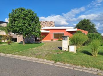 Casa · 303m² · 4 Ambientes · 2 Cocheras · Casa en La Arbolada