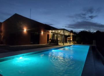 Casa · 245m² · 1 Ambiente · 1 Cochera · Casa en Las Vertientes de La Granja