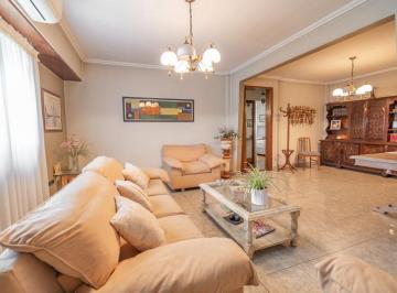 Casa · 102300m² · 7 Ambientes · Casa + Dptos en Venta en Temperley (Apto Credito)