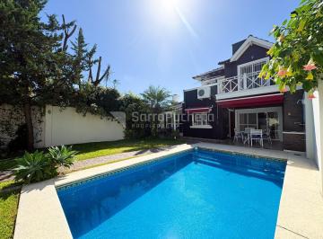 Casa · 193m² · 4 Ambientes · 2 Cocheras · Venta Casa 4 Ambientes con Dos Cocheras y Patio con Parrilla y Piscina en Haedo