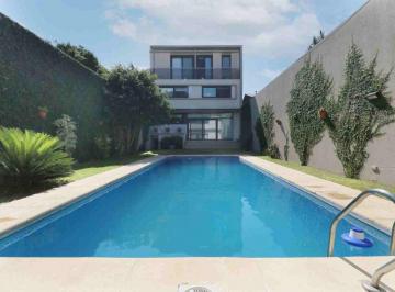Casa · 330m² · 5 Ambientes · 2 Cocheras · Venta Casa Lomas de Zamora