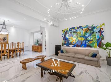 Casa · 450m² · 4 Ambientes · 1 Cochera · Espectacular Casa - 5 Amb. - 3 Dorm. - 450 m² - Terraza - Quincho - Parrilla - Zona Embajadas