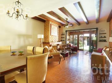 PH · 136m² · 5 Ambientes · 1 Cochera · PH en Triplex 5 Ambientes con Garage, Gran Jardin Quincho y Parrilla