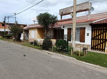 SARA ZAPATA INMOBILIARIA VENDE 
HERMOSO CHALET 2 AMBIENTES CON GAS NATURAL AL FR · Calle 61 E/ 1 y 2 Mar del Tuyú chalet 3 Amb Gas Natural Frente Vende Sara Zapata
