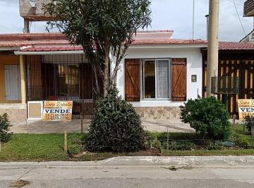 Casa de 2 ambientes, Mar del Tuyú · Calle 61 E/ 1 y 2 Mar del Tuyú chalet 3 Amb Gas Natural Frente Vende Sara Zapata