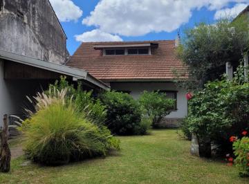 Casa · 140m² · 4 Ambientes · 1 Cochera · Casa en Venta