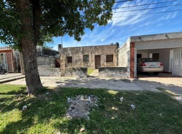 Casa · 82m² · 3 Ambientes · 1 Cochera · Casa en Barrio Este Reconquista