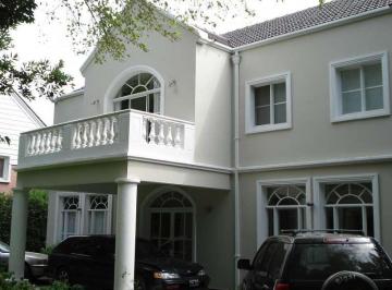 Casa · 350m² · 6 Ambientes · Alquiler en Barrio San Jorge Village.