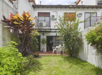 Casa · 122m² · 5 Ambientes · 1 Cochera · Venta Casa 5 Ambientes Impecable Triplex Apto Crédito - Jardin Cochera en Coghlan
