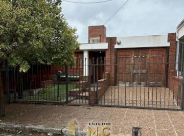 Casa · 127m² · 5 Ambientes · 2 Cocheras · Casa 3 Dorm. en B° Parque Capital Sud